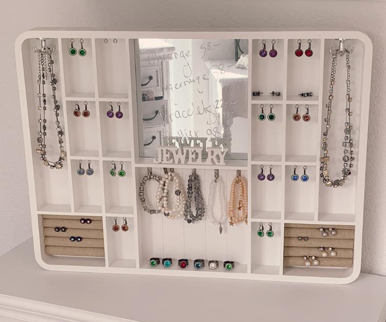 Schmuck Wandregal