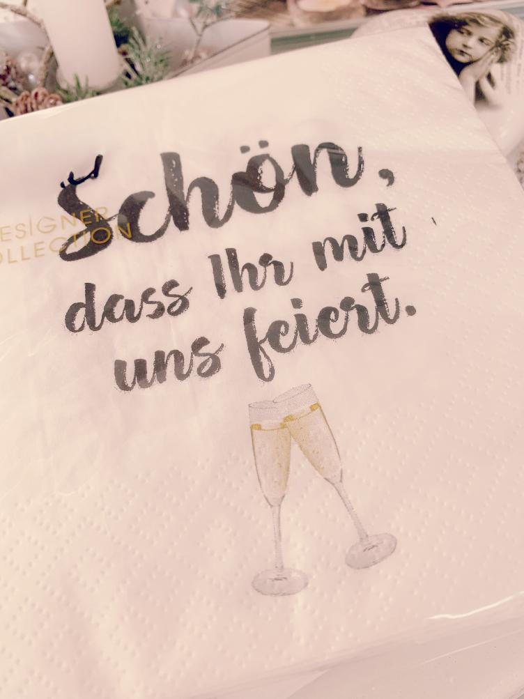 Serviette feiert